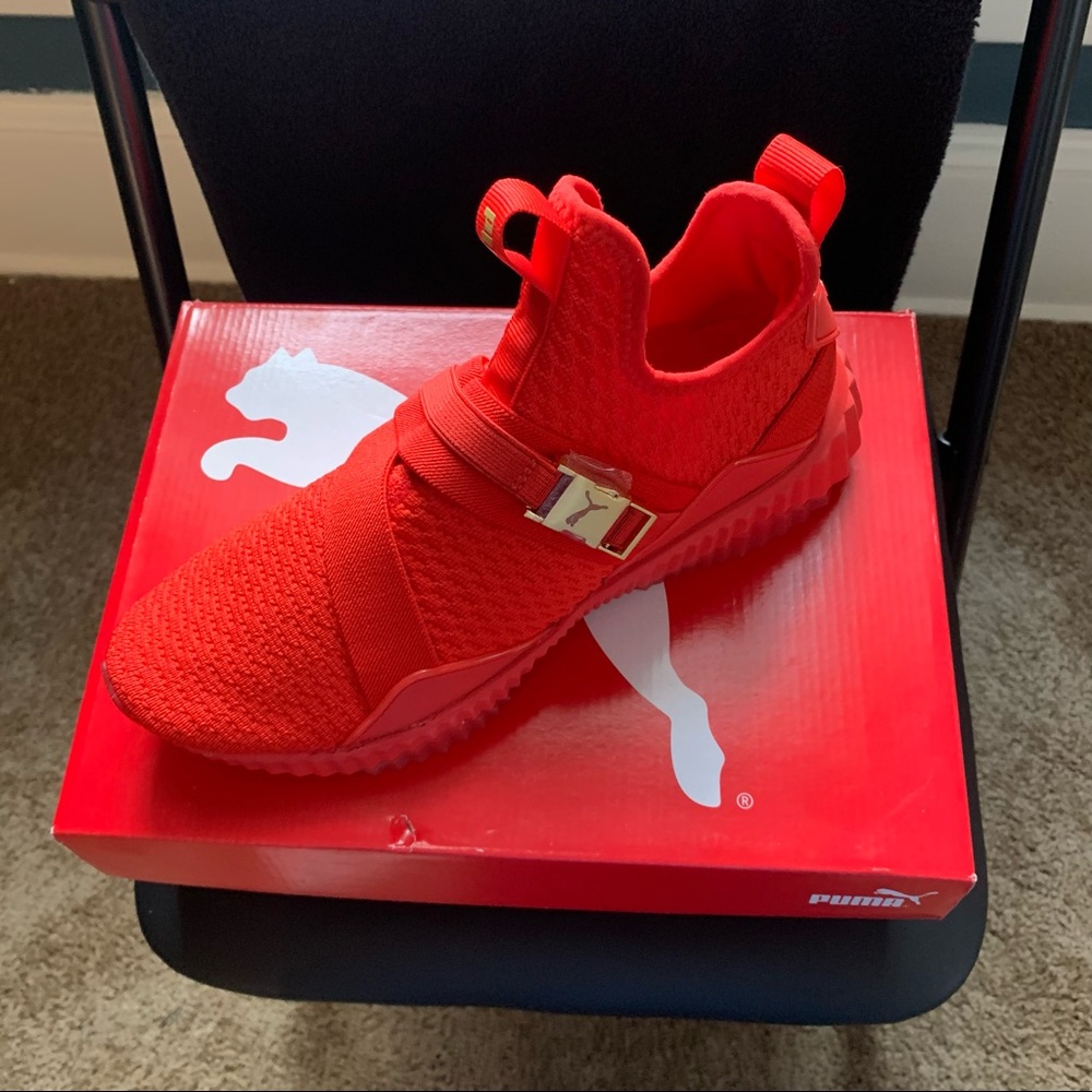 BRAND NEW UNUSED Puma Defy Women’s Sneakers